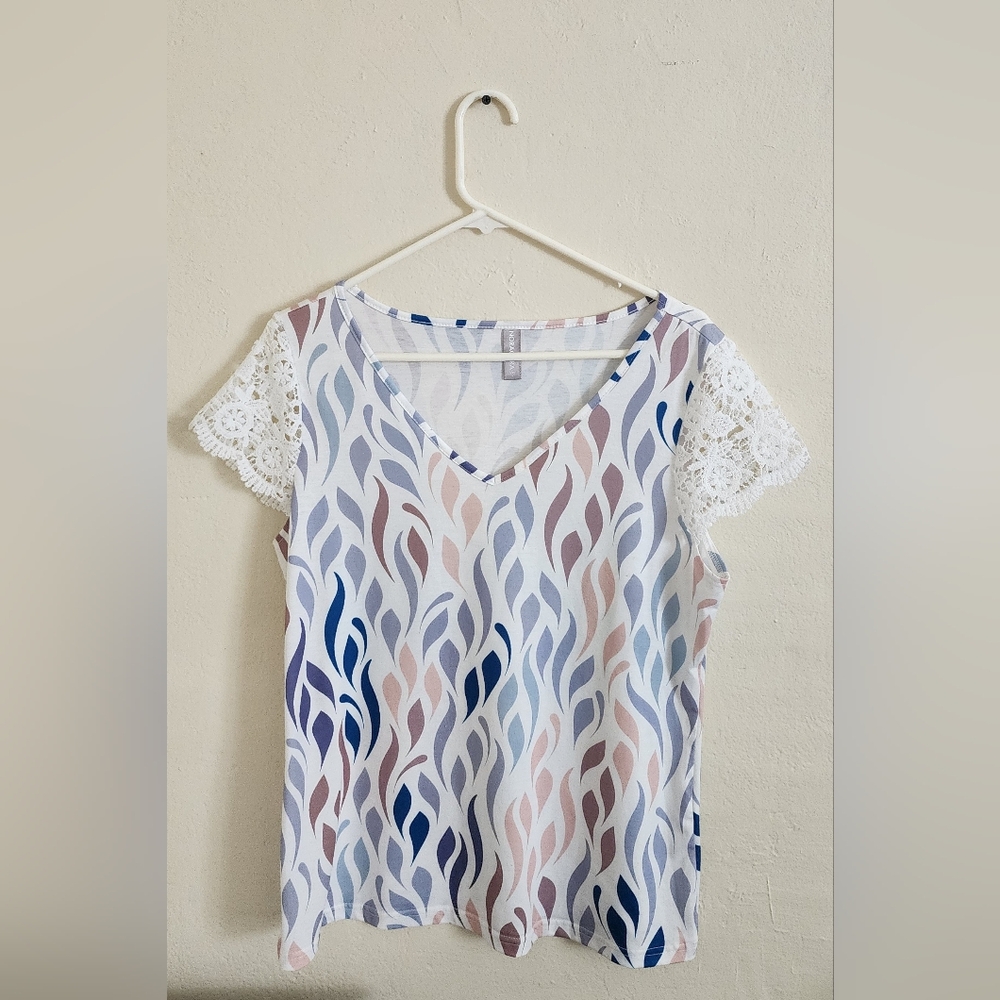 Patterned Lace Sleeve Top - Picture 4 of 11